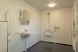 Das Badezimmer des behindertengerechten Ferienhauses fr 2 Personen in Den Haag und Holland